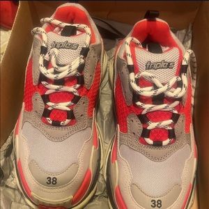 BALENCIAGA Triple s sneaker size 38